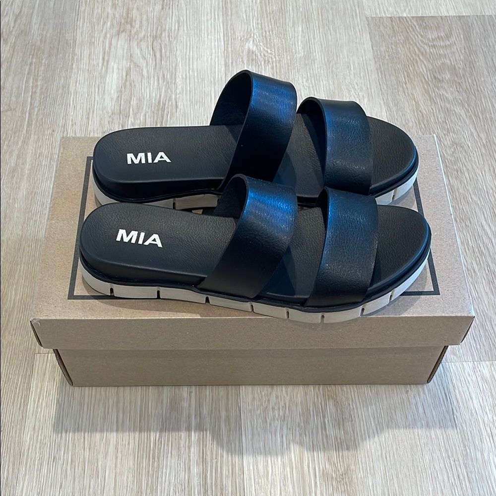MIA Elori Black Slide Sandals